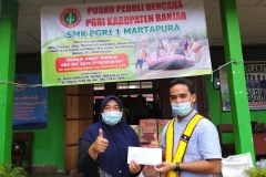 Penyerahan bantuan untuk posko pengungsian bencana banjir Kalimantan Selatan