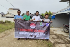 Penyerahan bantuan untuk posko pengungsian bencana banjir Kalimantan Selatan