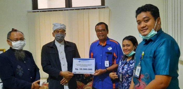 Penerbit Erlangga Serahkan Bantuan CSR Penanggulangan Covid-19 ke PHDI Bali